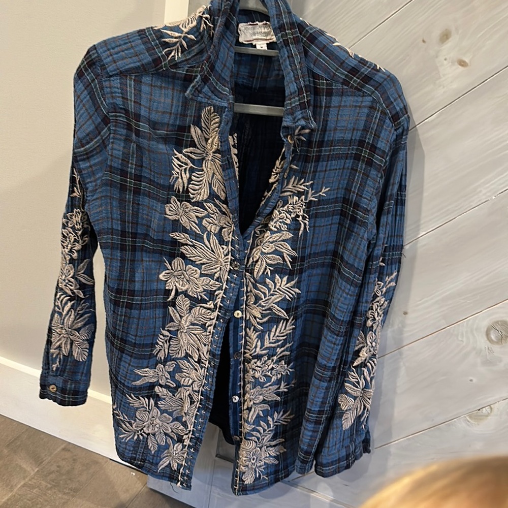 Johnny wad button up shirt size medium